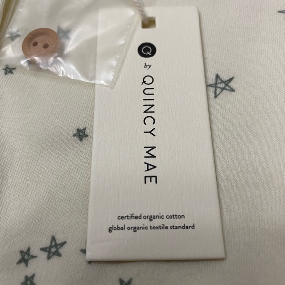 *FINAL* 🆕 Quincy Mae Romper, Organic Cotton, Ivory w/ blue stars - Picture 2 of 11